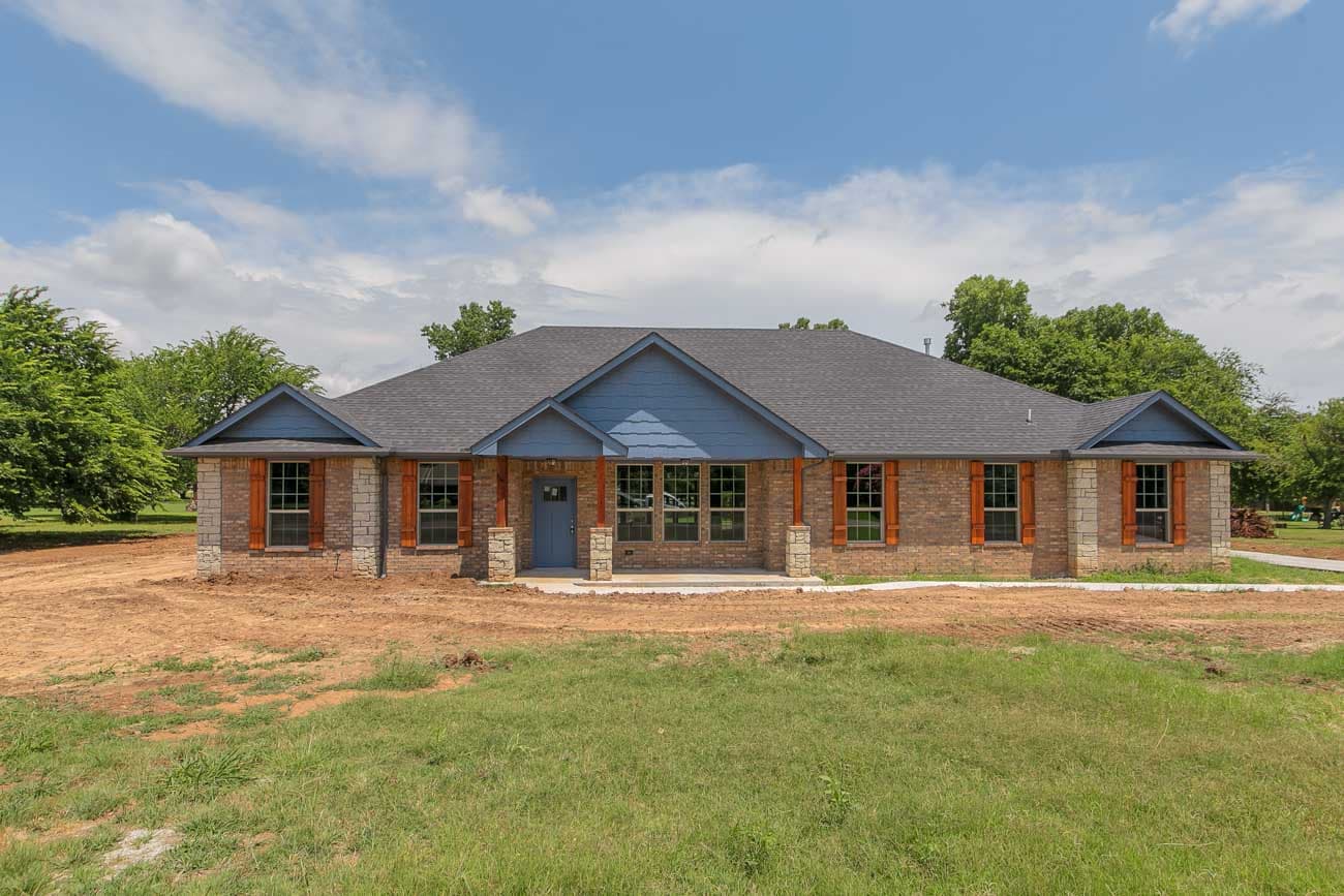 Oklahoma City Custom Home: Lakeshore Dr Blends Modern & Traditional Styles