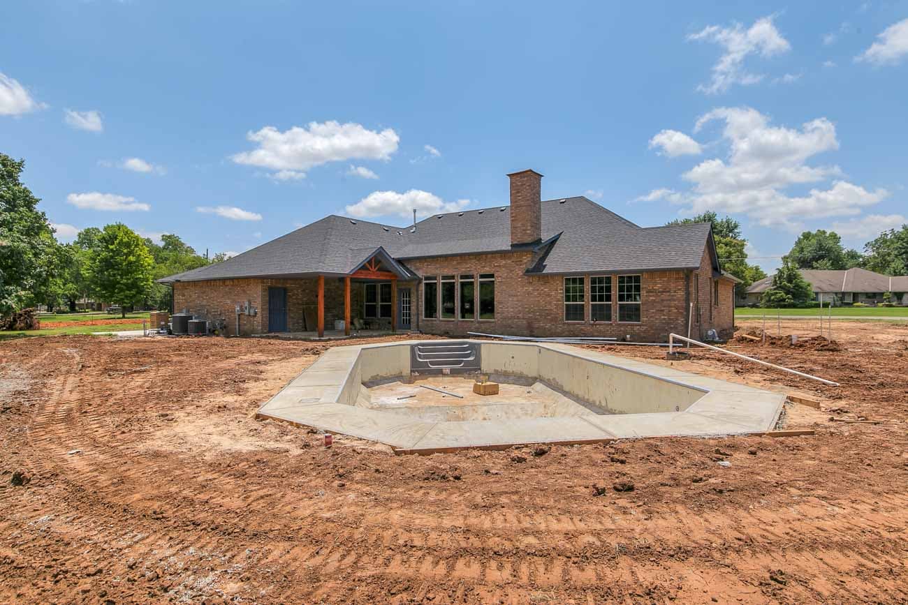 Oklahoma City Custom Home: Lakeshore Dr Blends Modern & Traditional Styles