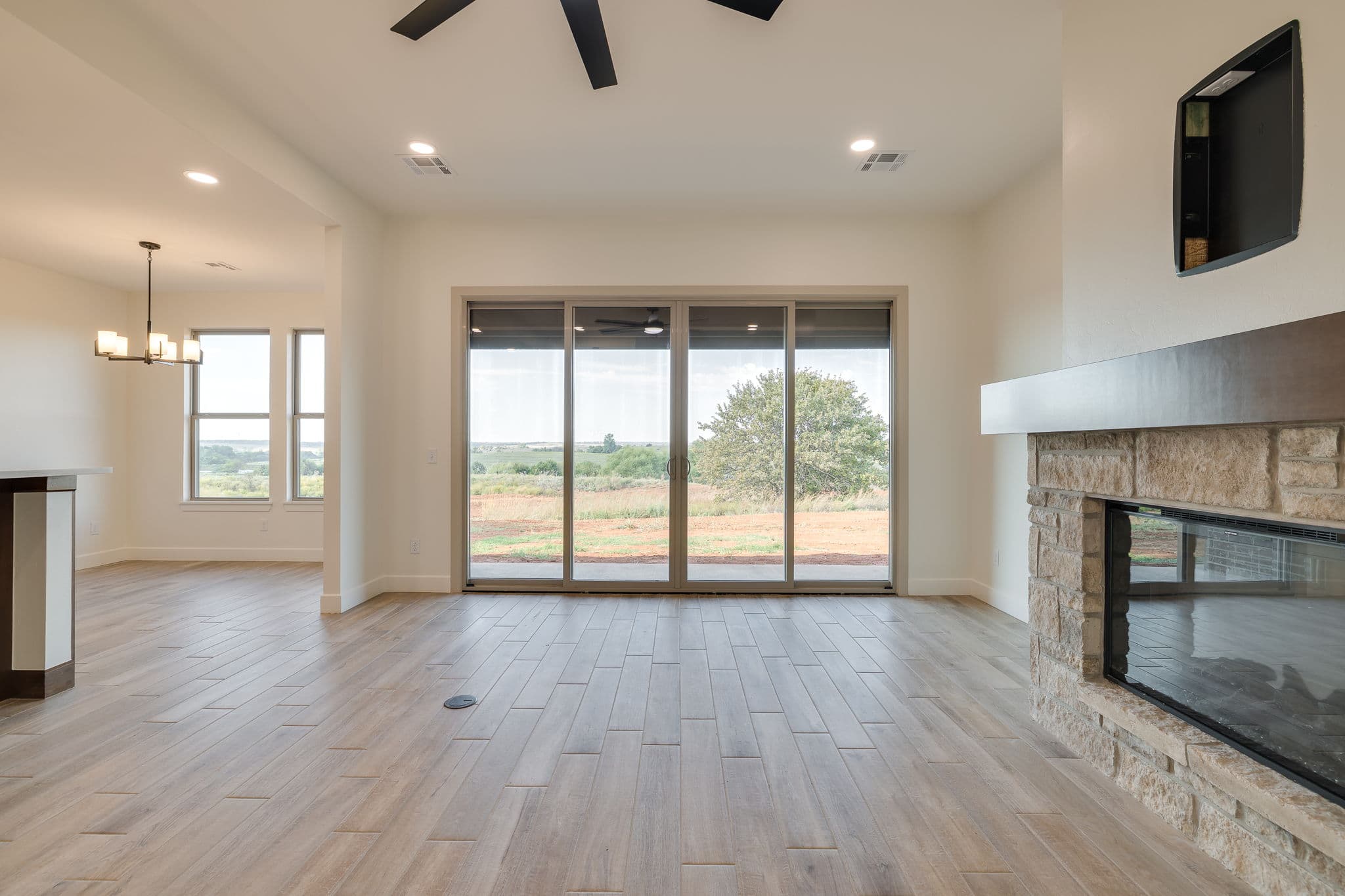 10-242 Country Street 2760 Minco-10