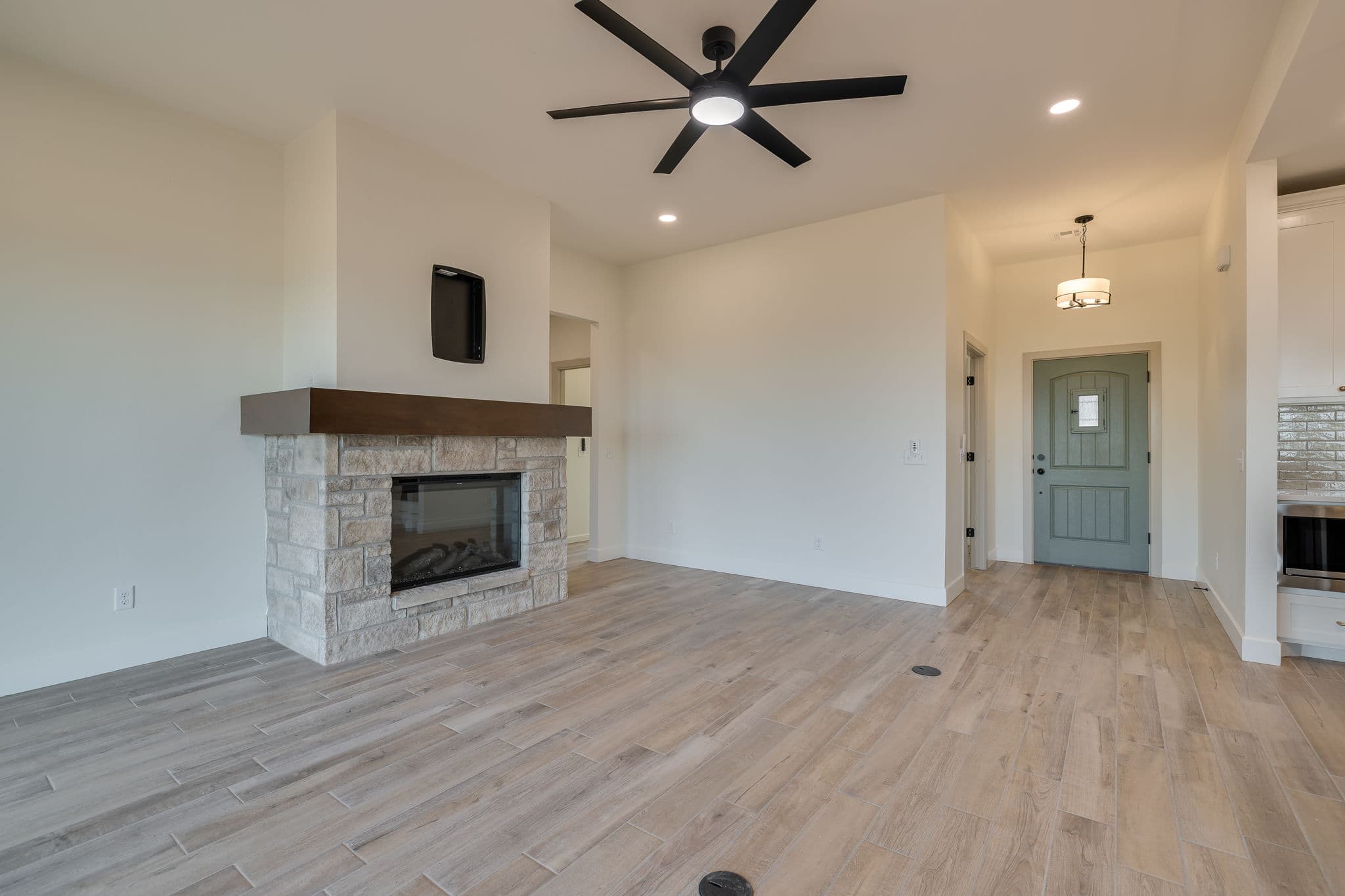 15-242 Country Street 2760 Minco-15