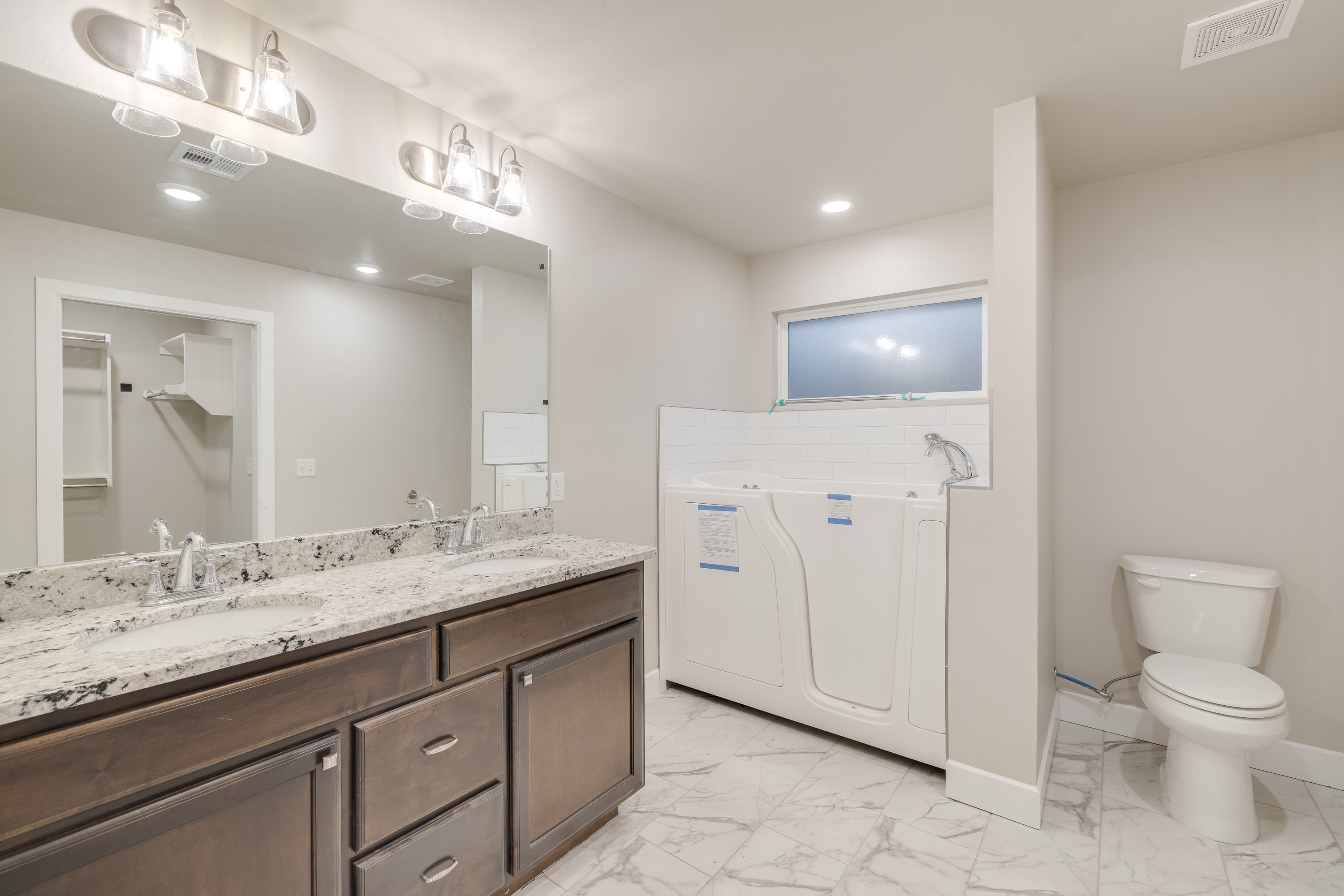 NE 118th St: Accessible Modern Home