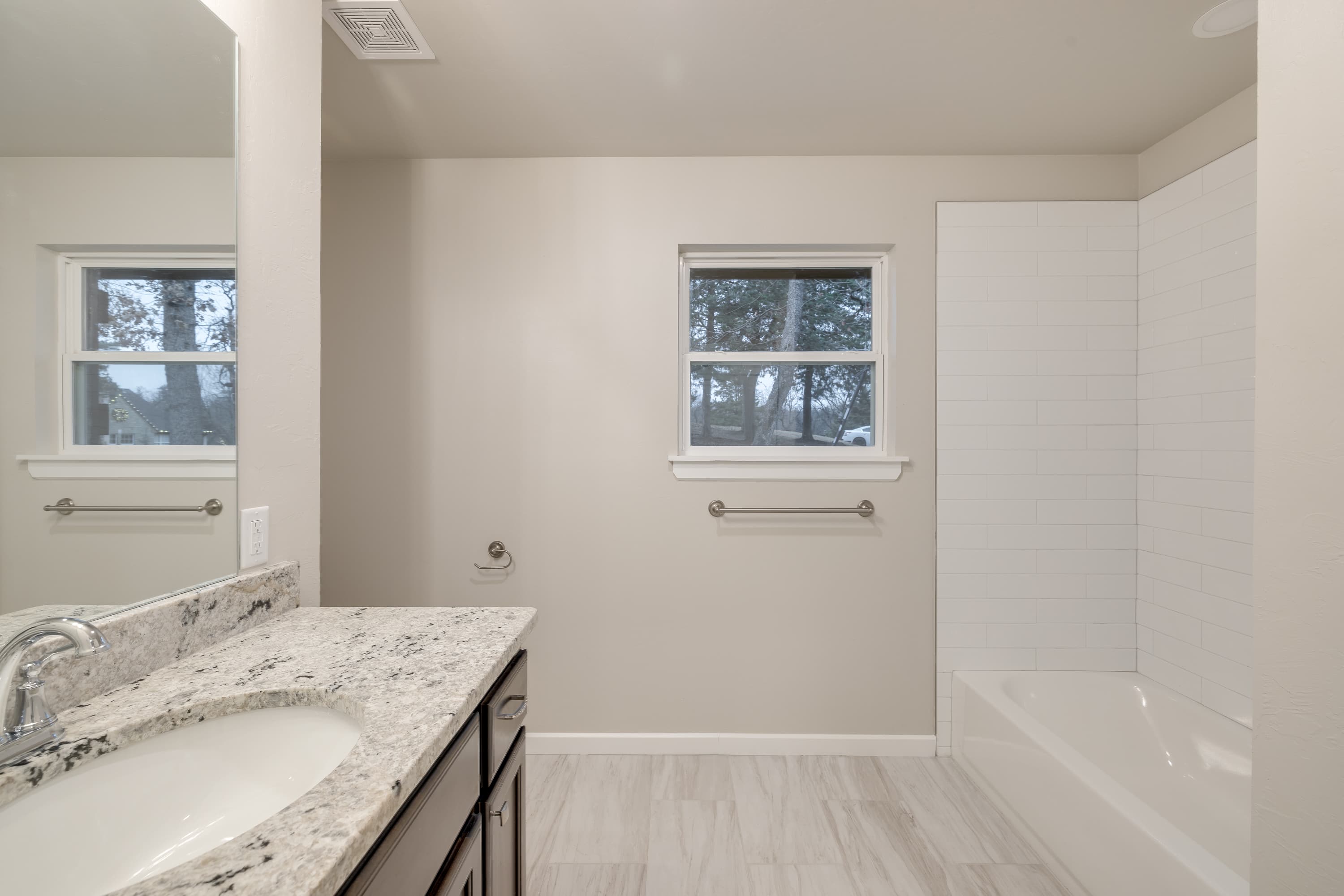 NE 118th St: Accessible Modern Home