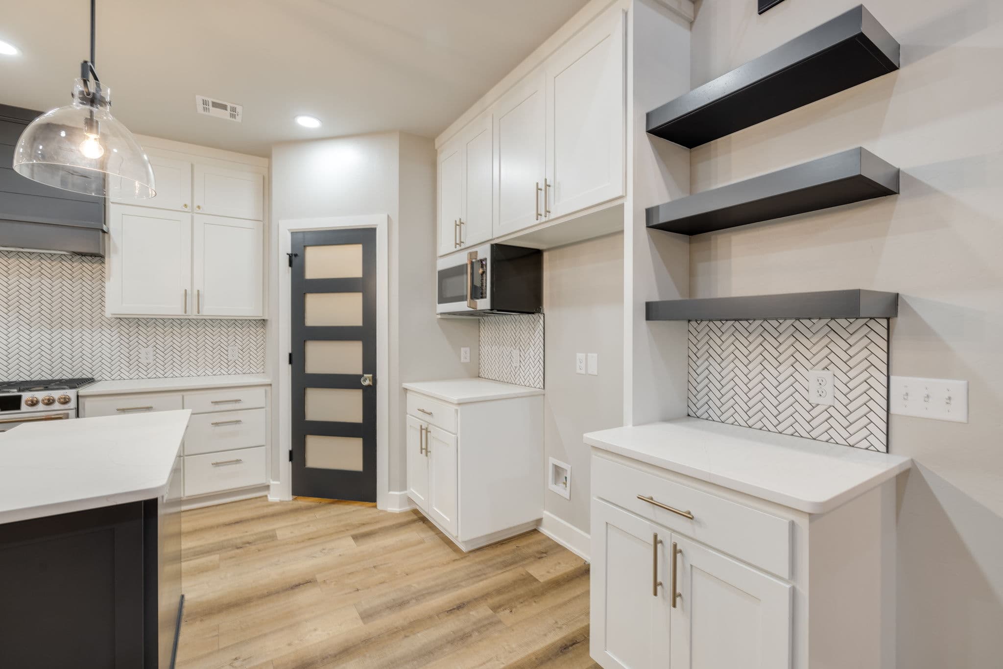Oklahoma City Custom Home: S Luther Rd Modern & Luxurious