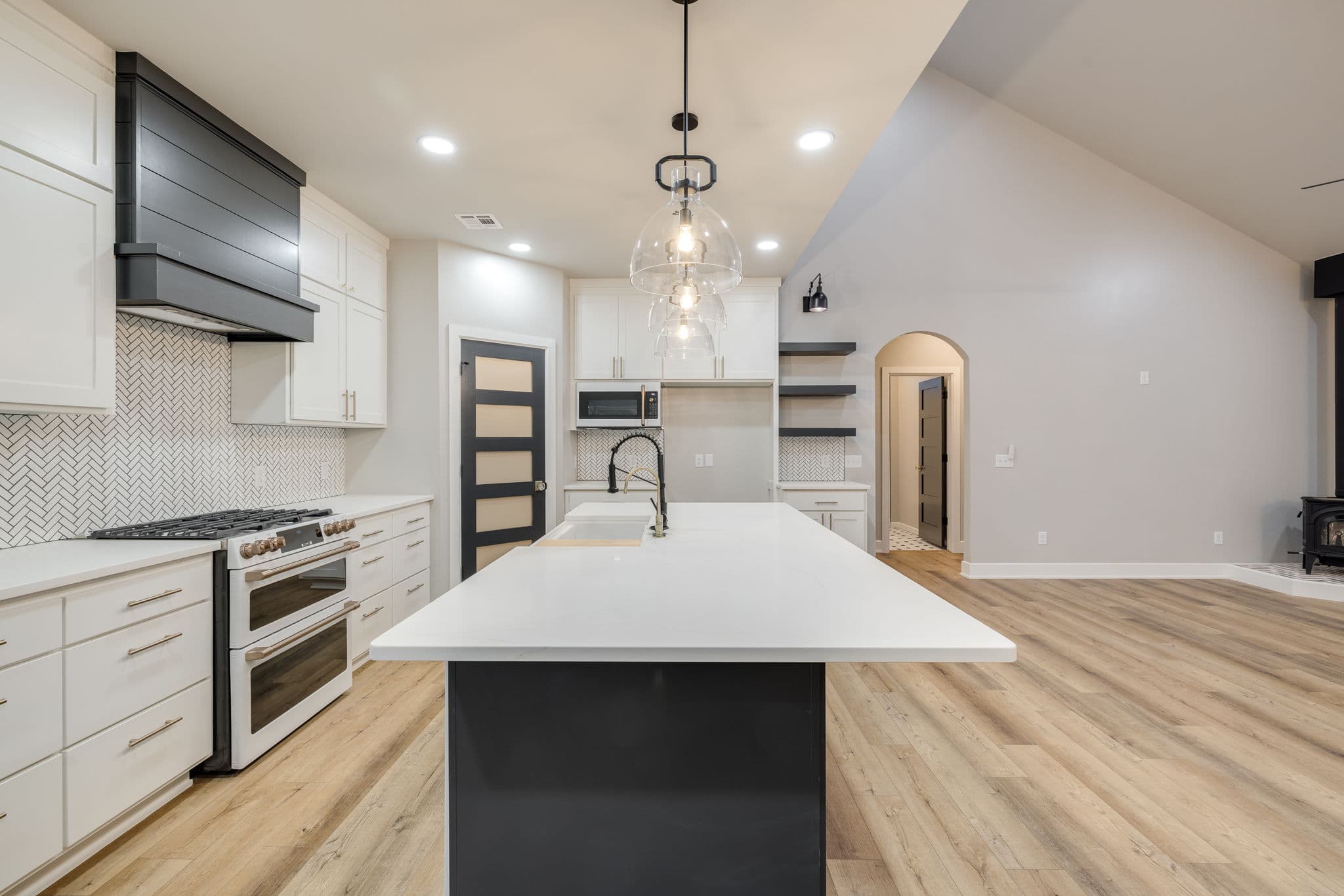 Oklahoma City Custom Home: S Luther Rd Modern & Luxurious