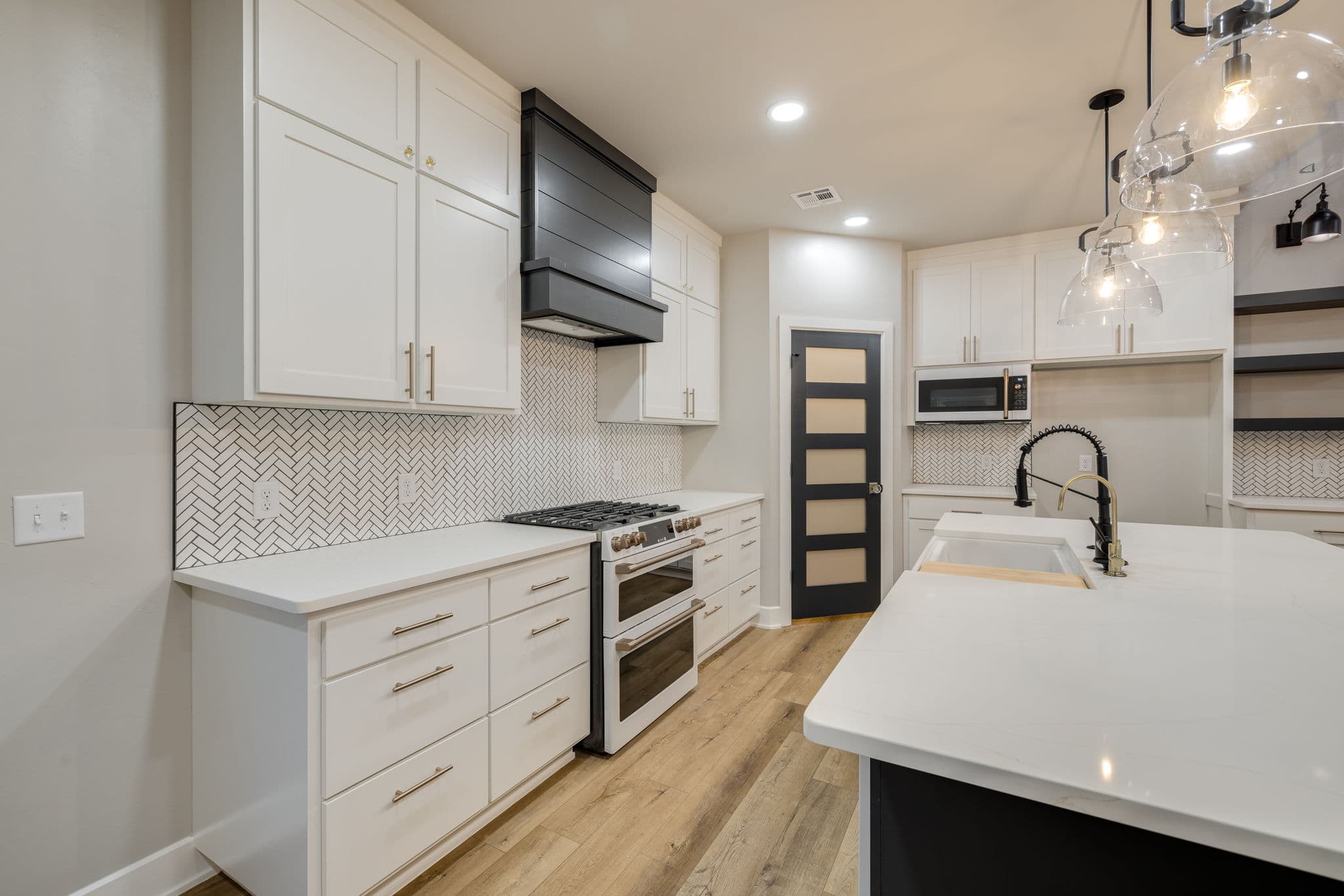 Oklahoma City Custom Home: S Luther Rd Modern & Luxurious