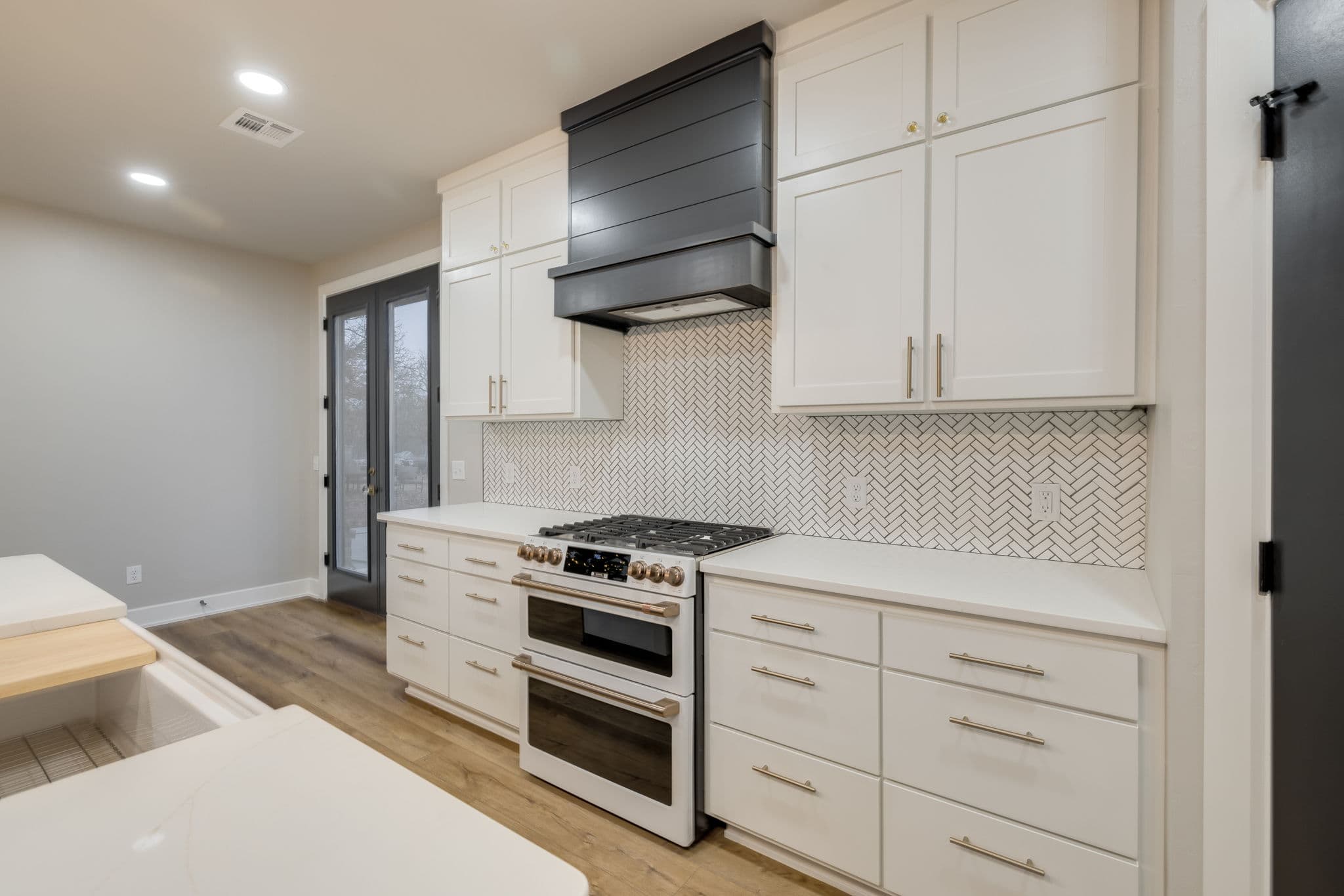 Oklahoma City Custom Home: S Luther Rd Modern & Luxurious