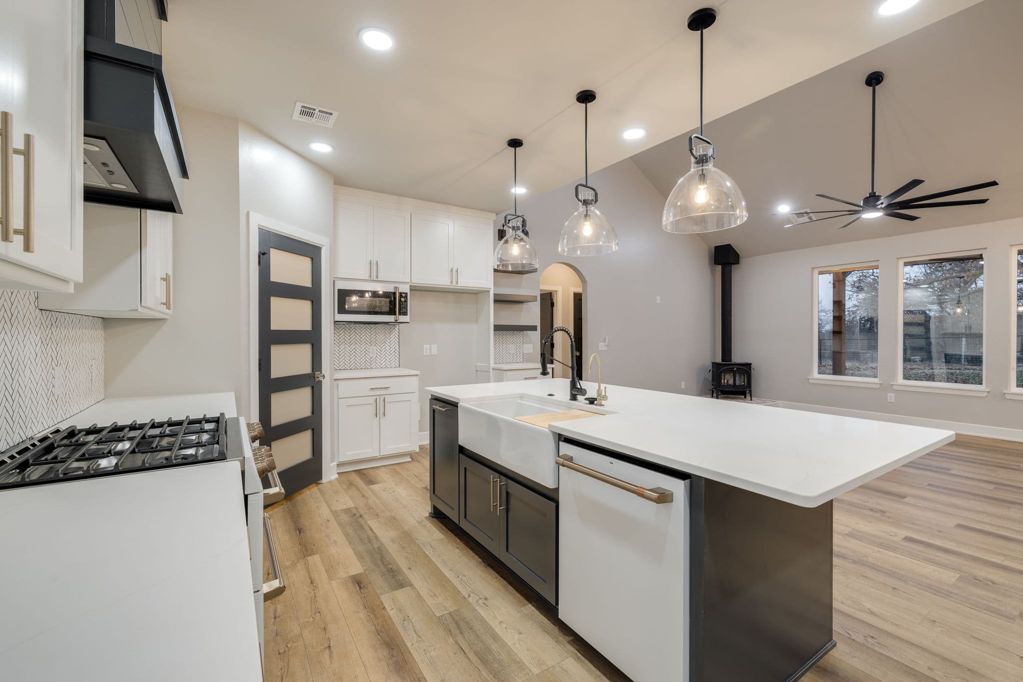 Oklahoma City Custom Home: S Luther Rd Modern & Luxurious
