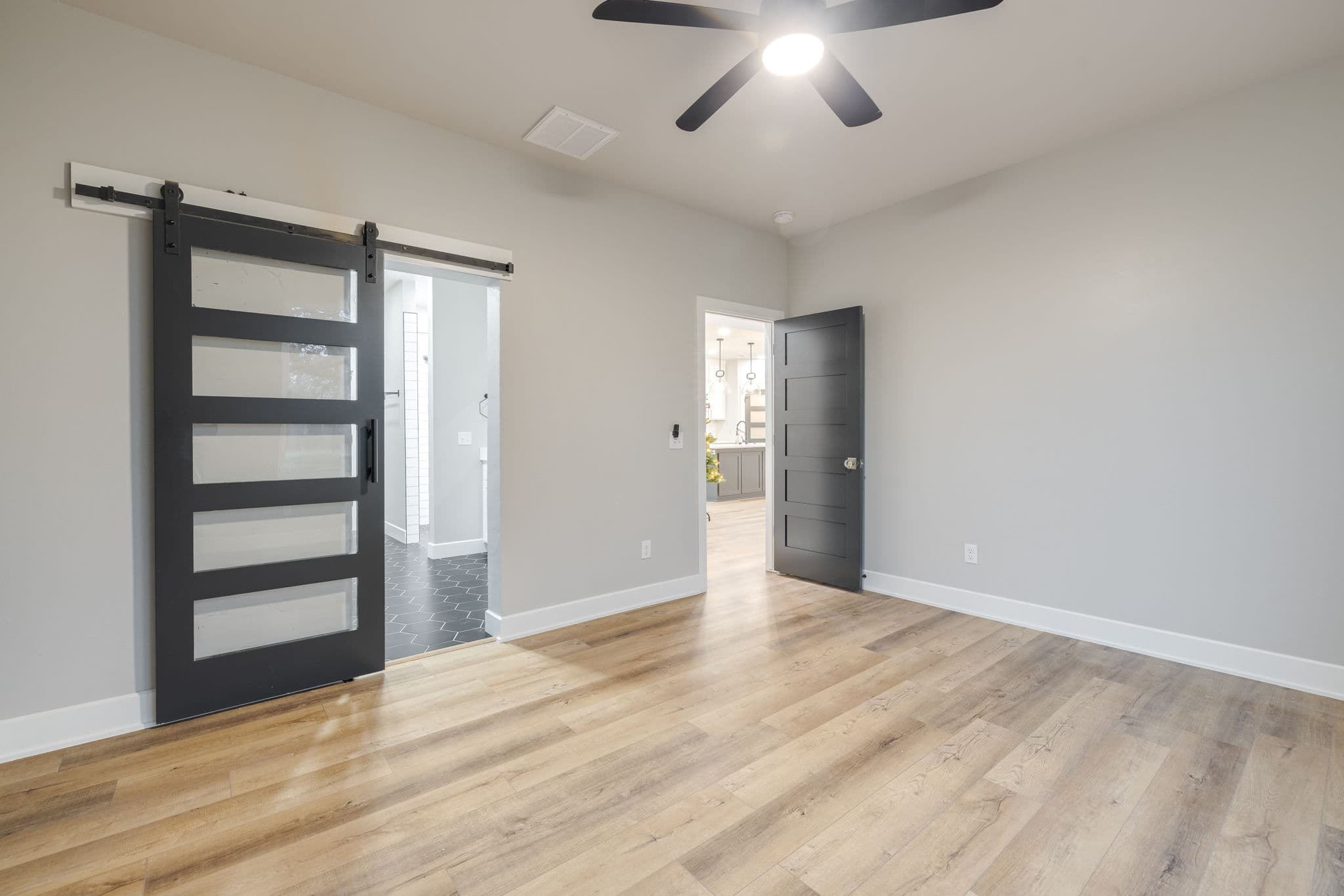 Oklahoma City Custom Home: S Luther Rd Modern & Luxurious