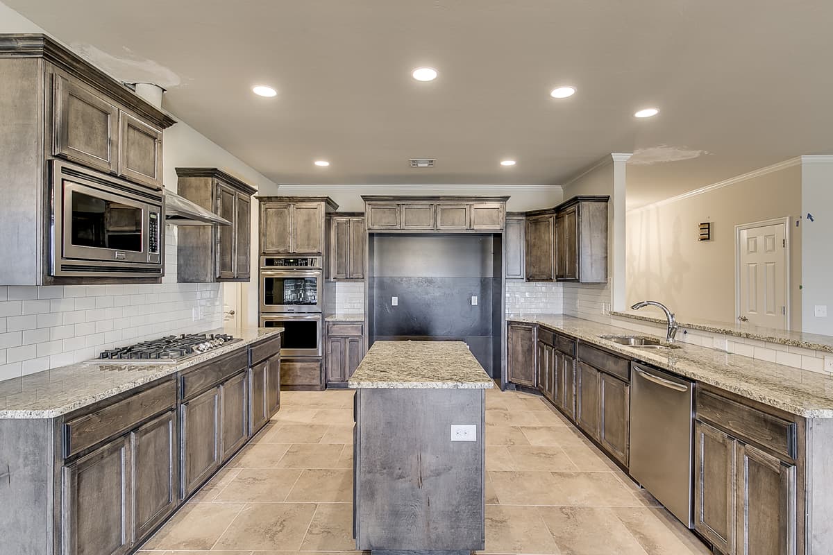 Dolores and Ram's efficient country home — Kitchen