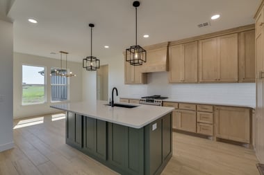 Hawk Dr: New Custom Home