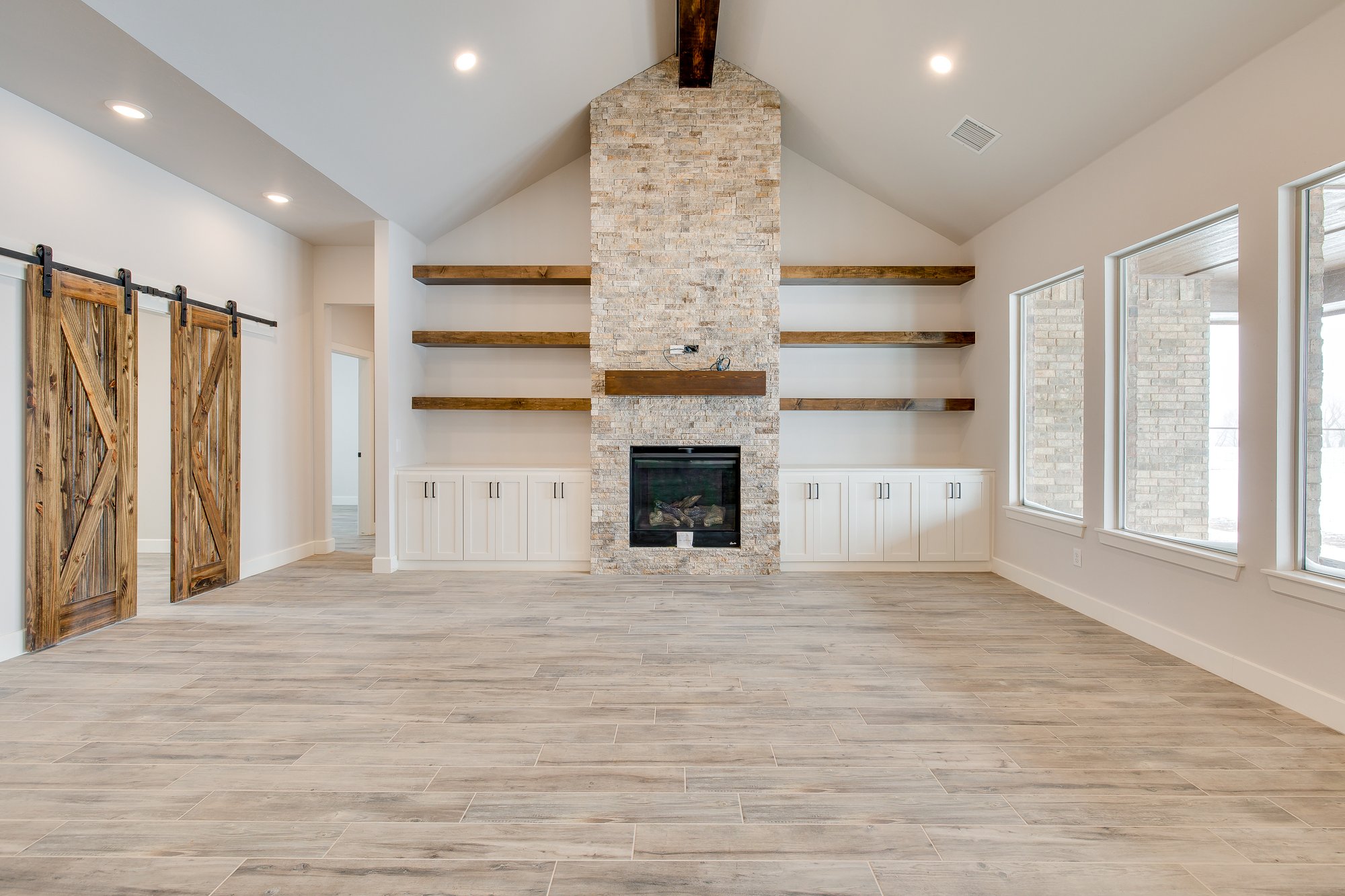Cabinets_Built In Shelving_Entertainment Center_Family Room_Jerman-1