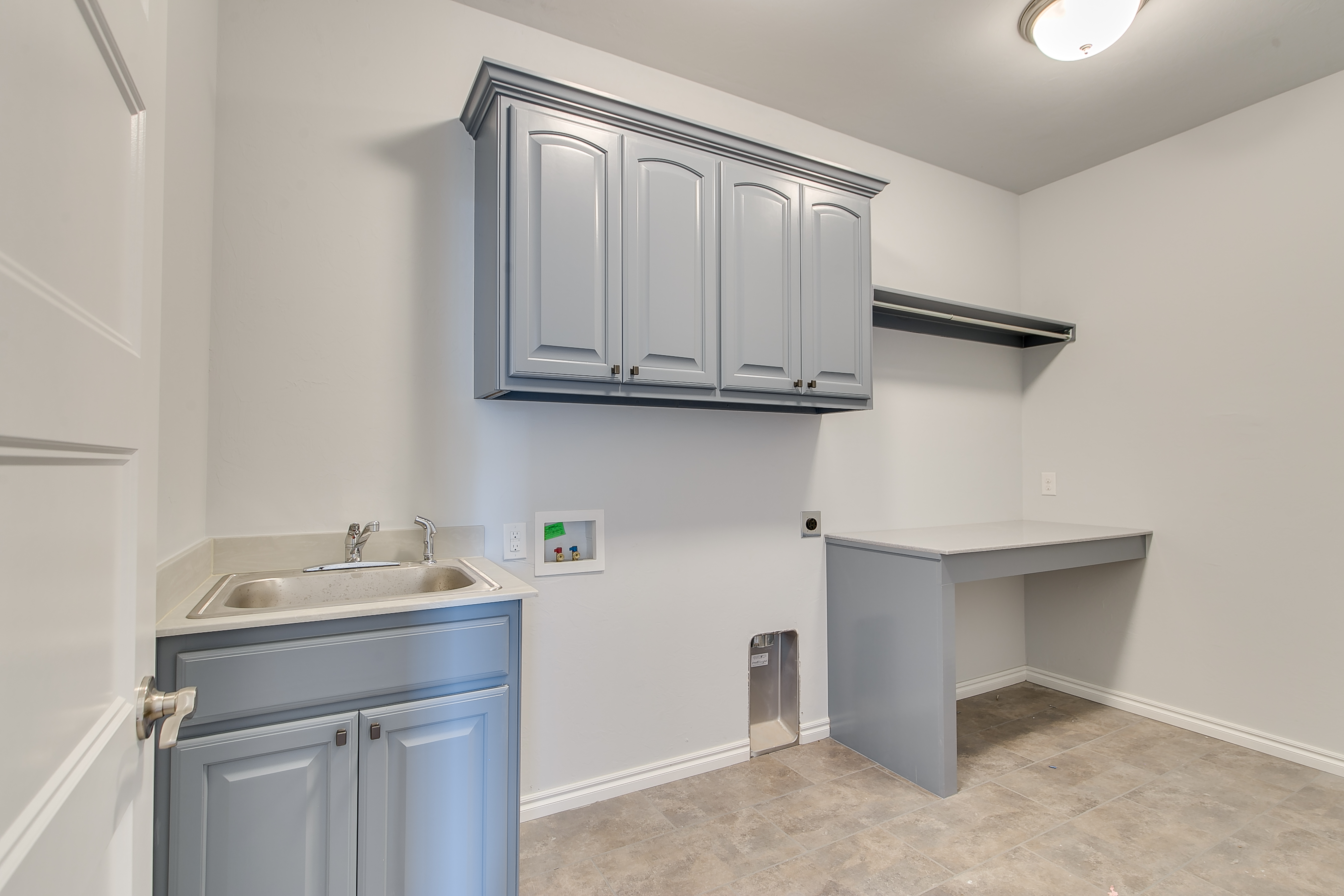 Counters_Folding Station_Storm Cloud_Laundry Room