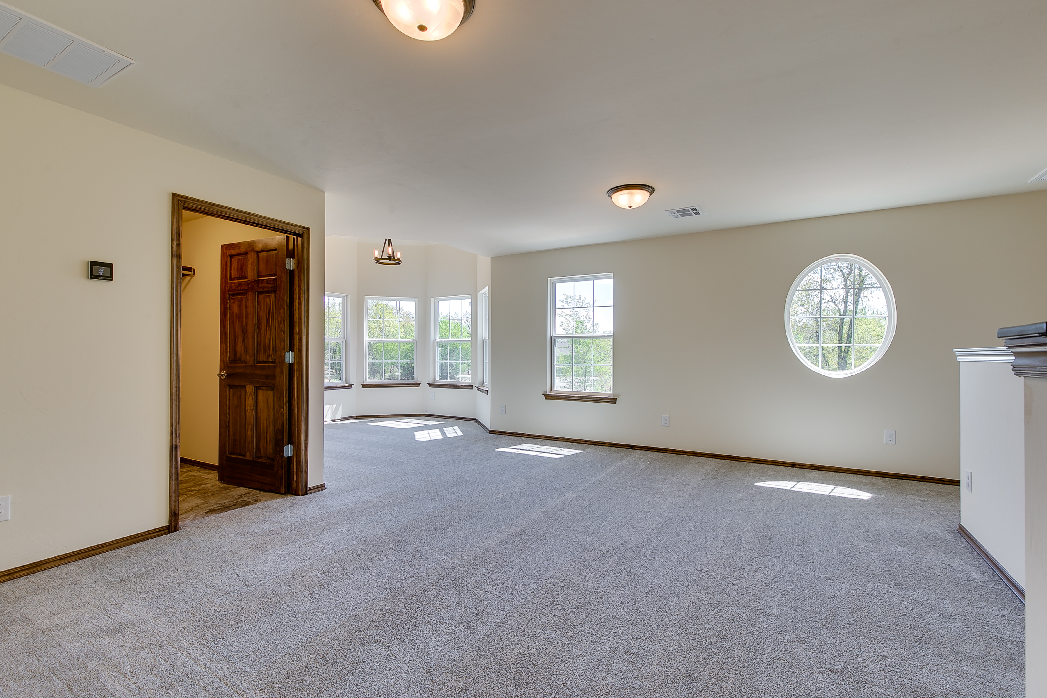 Features_Circle Window_Loft