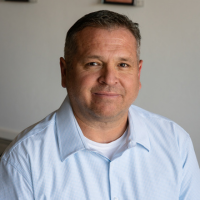 Larry Flores