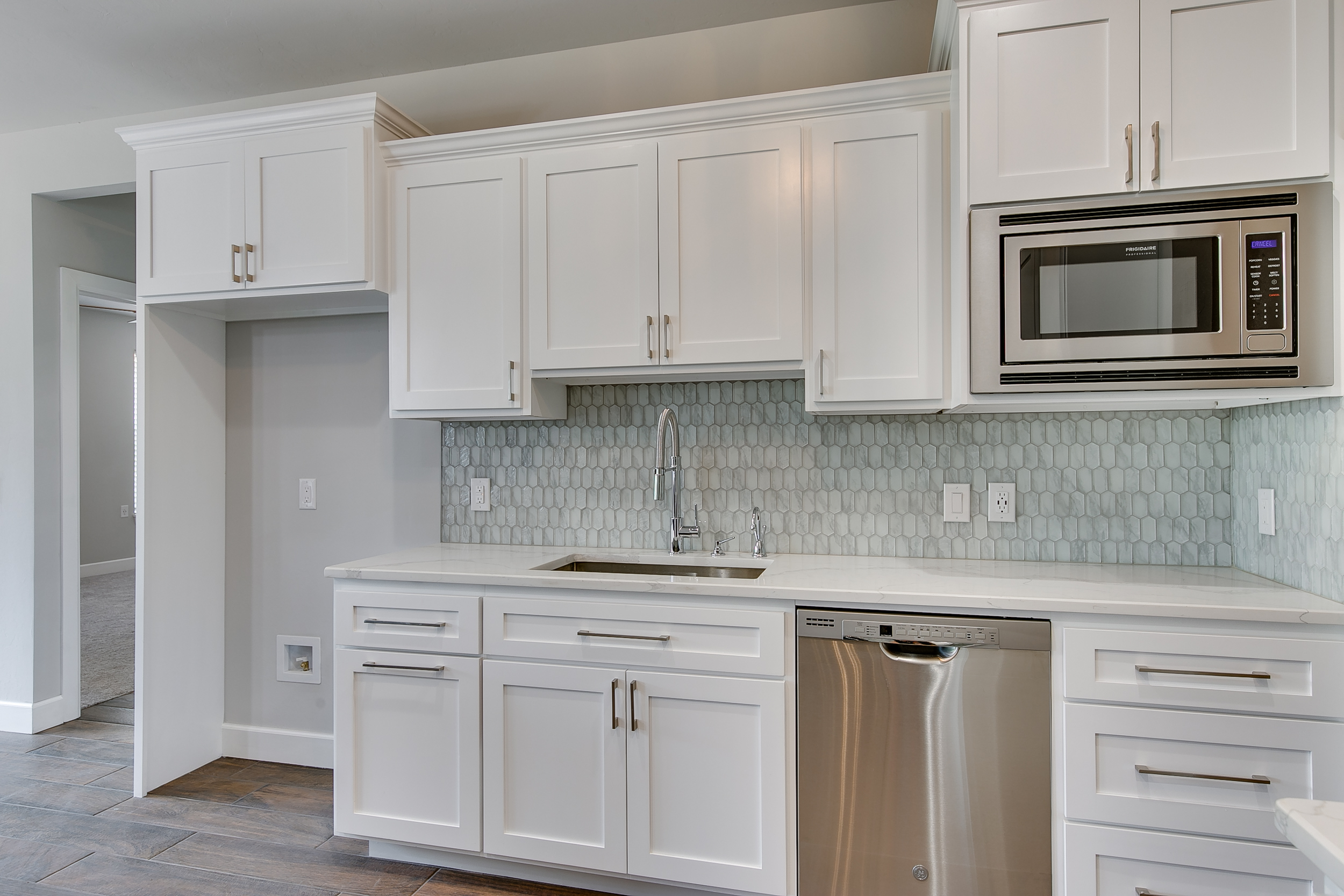 Tile_Backsplash_Calypso_Picket Pattern_Kitchen